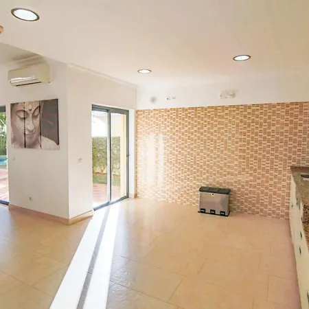 Lgs66v4, Moradia Alta Qualidade Com Ac E Wifi, Zona Tranquila Lagos