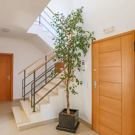 Lgs66v4, Moradia Alta Qualidade Com Ac E Wifi, Zona Tranquila * Lagos